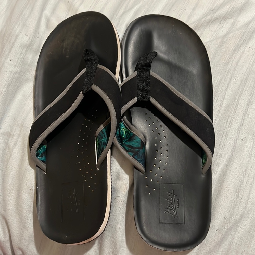 Men’s Bixby Nomad flip flops. Size 10. Barely worn